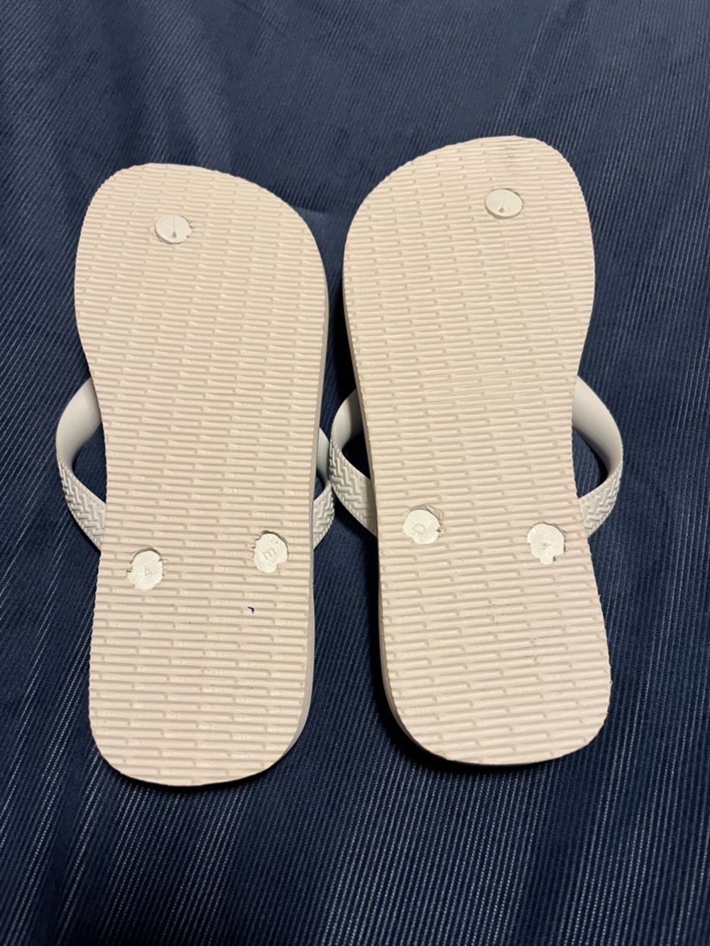 Havaianas White Flip Flop Sandals - Picture 2 of 6